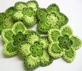 Crochet cotton flower appliques in green shades, 1,6 inches, 6 pc